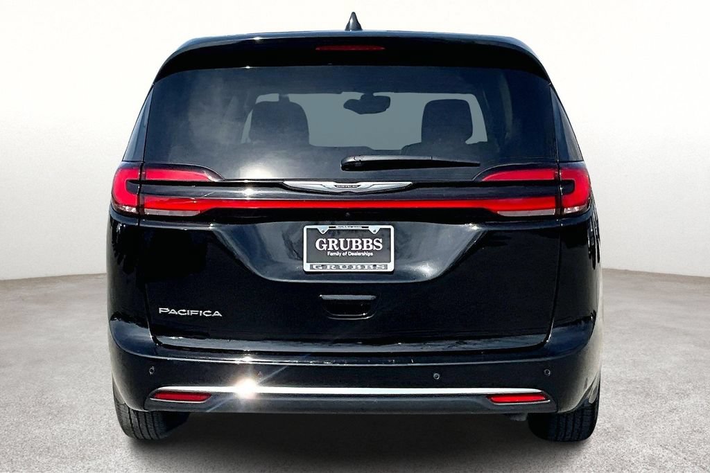 Used 2024 Chrysler Pacifica Touring-L FWD image 5