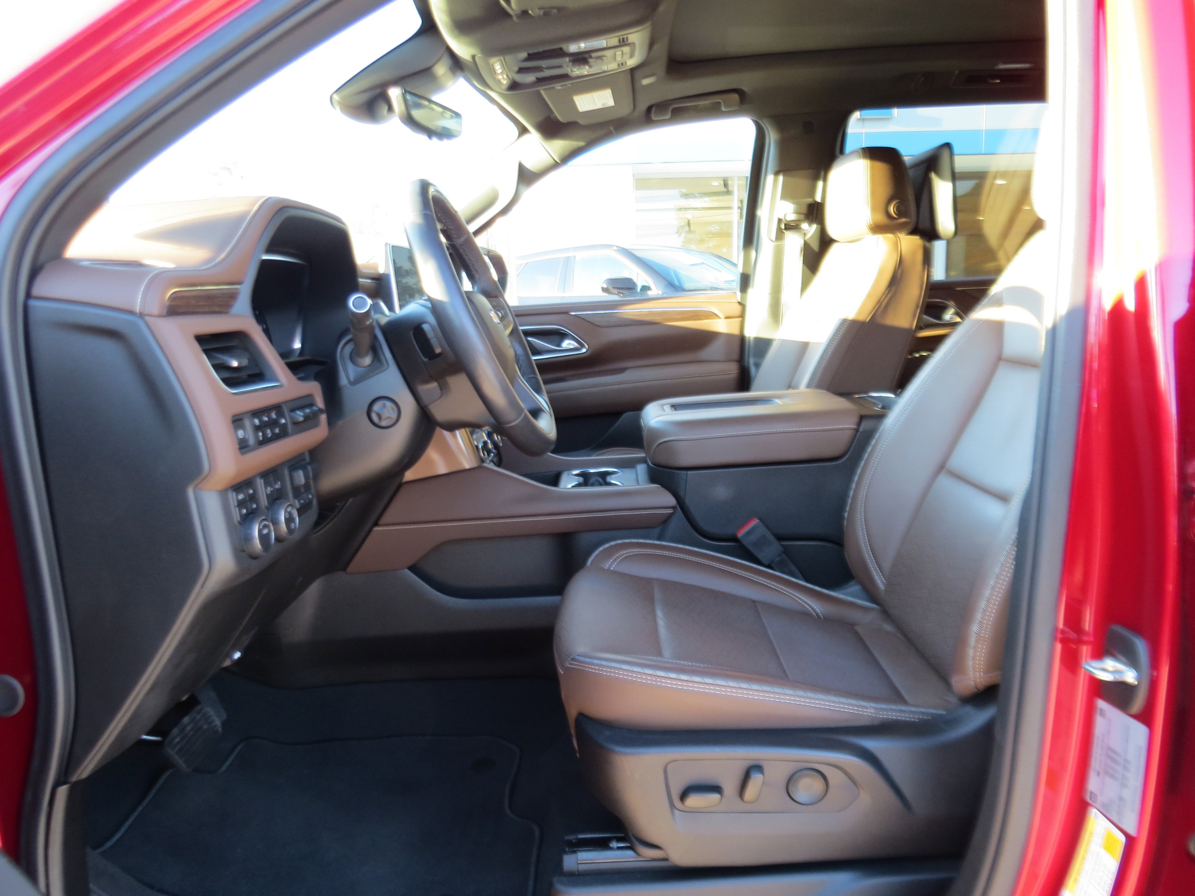 Used 2024 Chevrolet Tahoe High Country w/ Advanced Technology Package AWD/4WD image 18