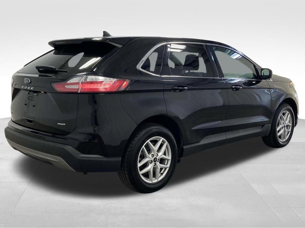 Used 2023 Ford Edge SEL image 3