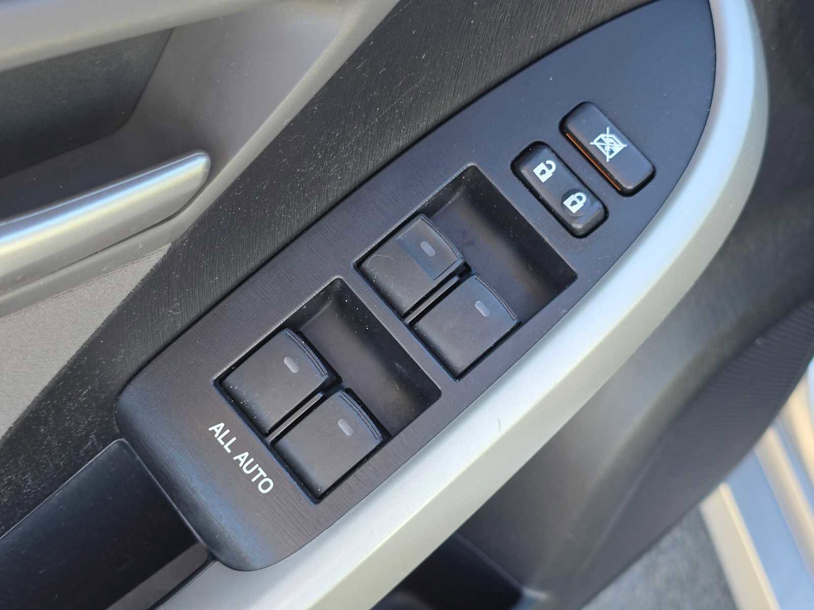 Used 2012 Toyota Prius Three image 25