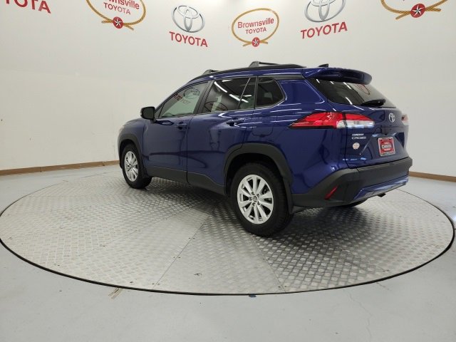 Used 2025 Toyota Corolla Cross LE image 6
