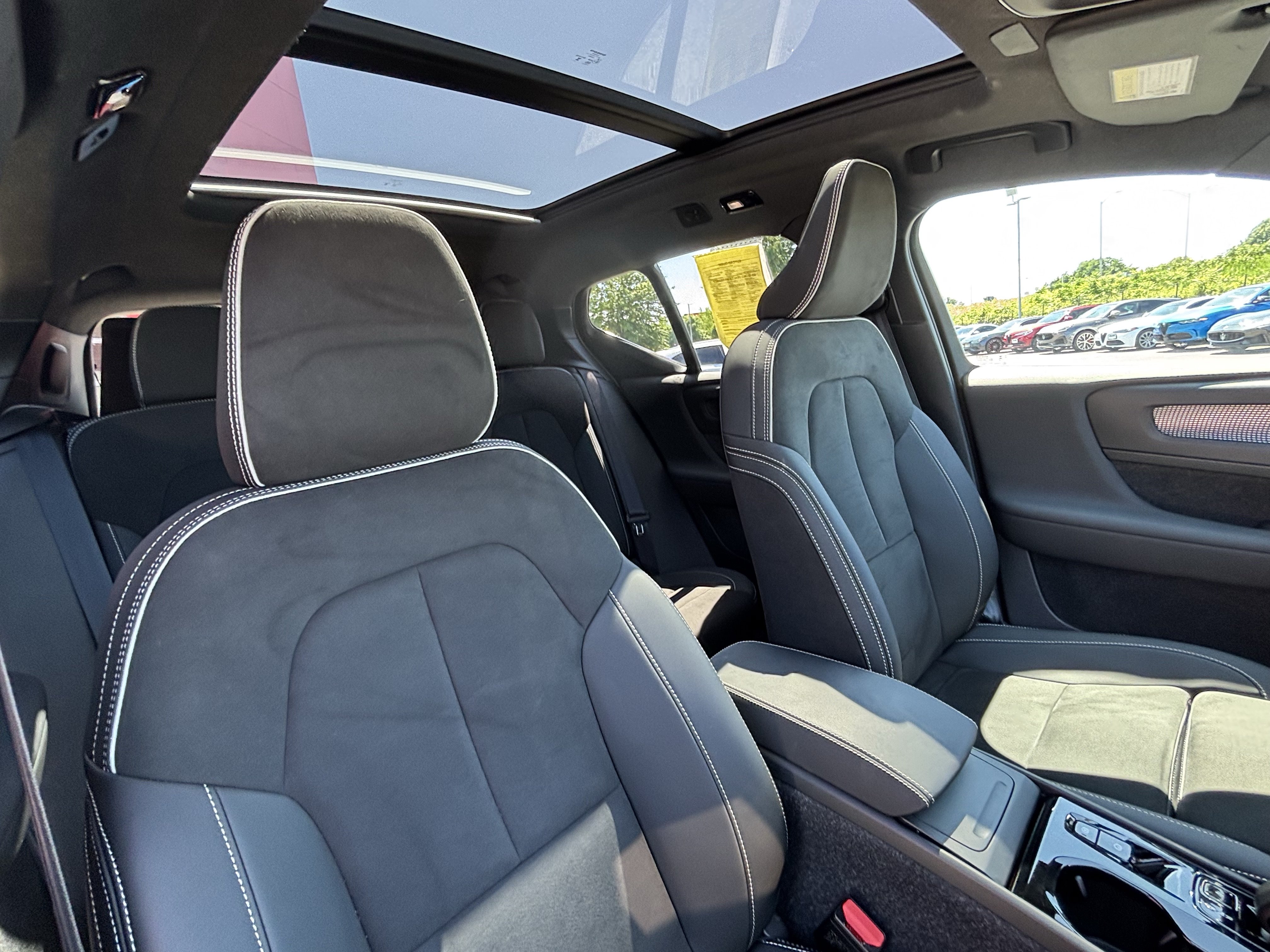 Used 2025 Volvo XC40 B5 Plus AWD/4WD image 28
