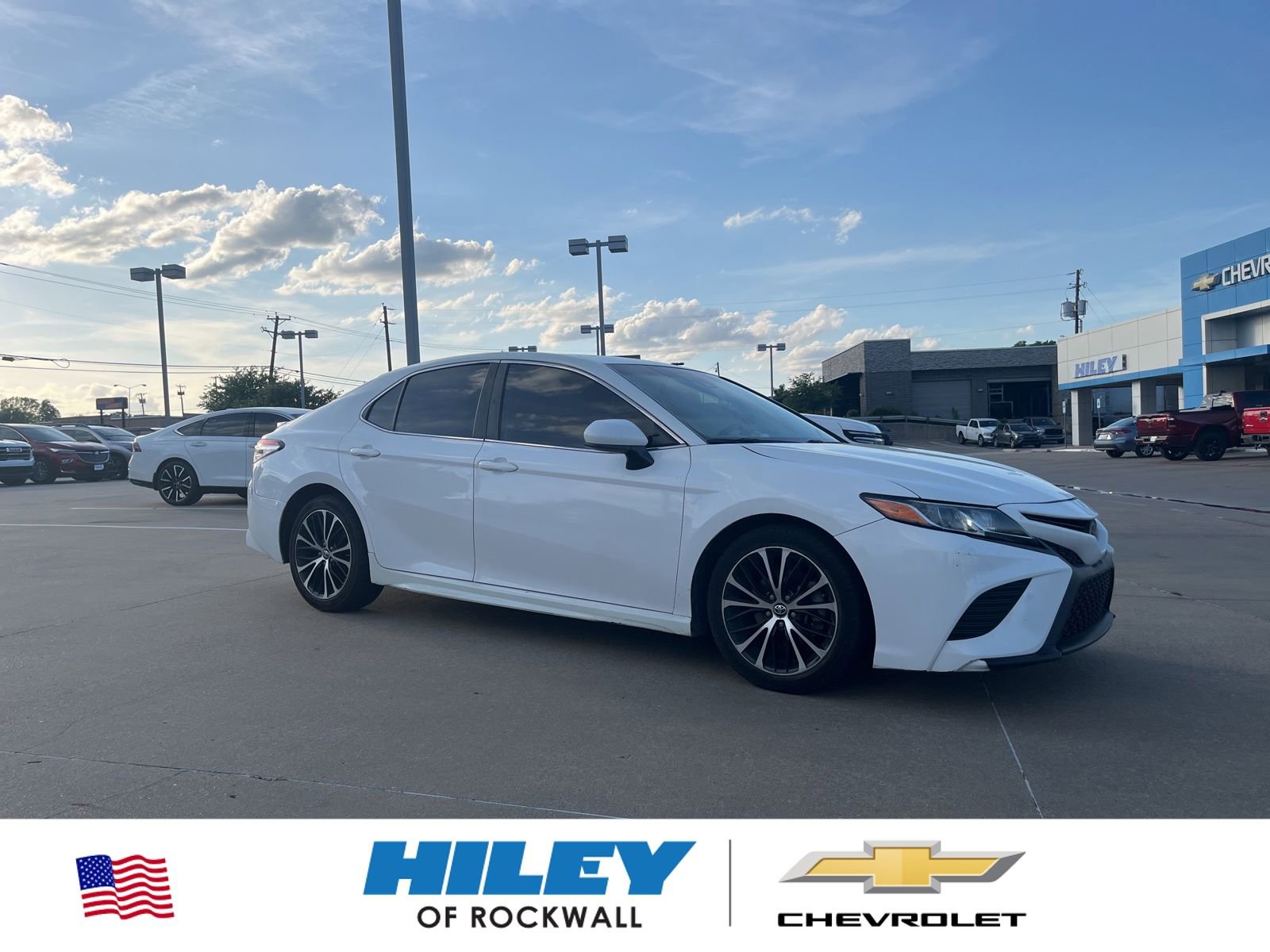 Used 2020 Toyota Camry SE image 1