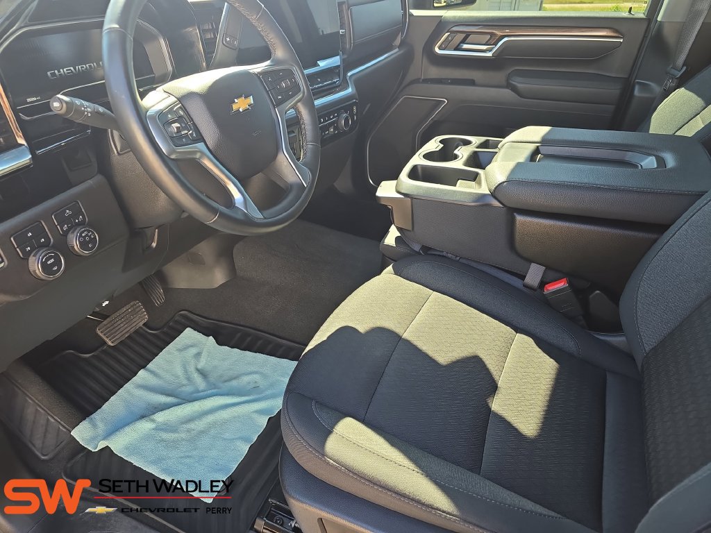 Used 2025 Chevrolet Silverado 2500 LT w/ Convenience Package AWD/4WD image 15