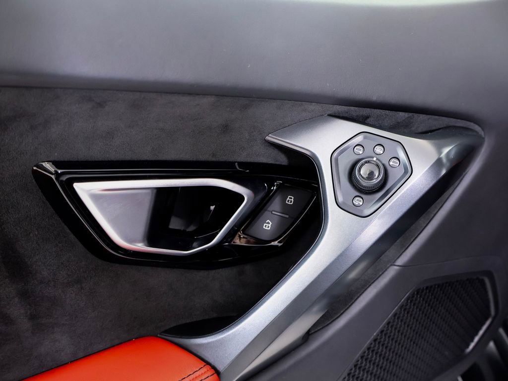 Used 2015 Lamborghini Huracan LP 610-4 image 23