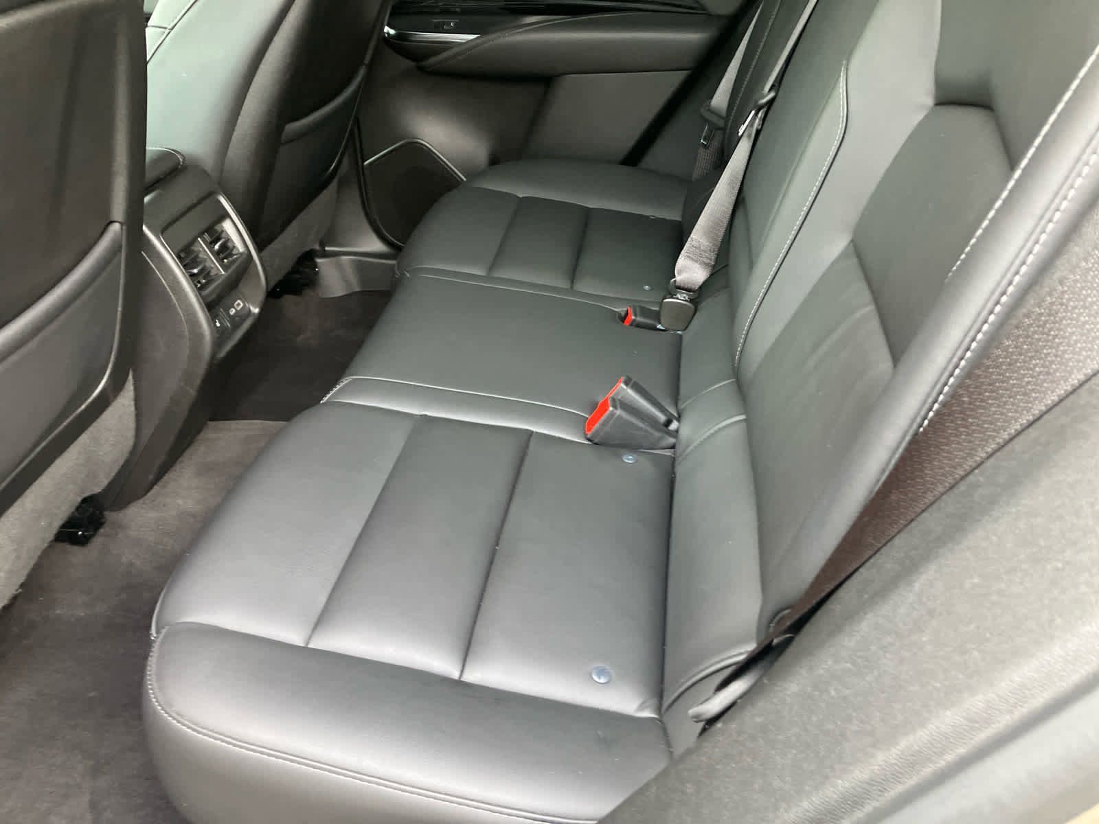 Used 2024 Cadillac XT4 Luxury w/ Cold Weather Package AWD/4WD image 7