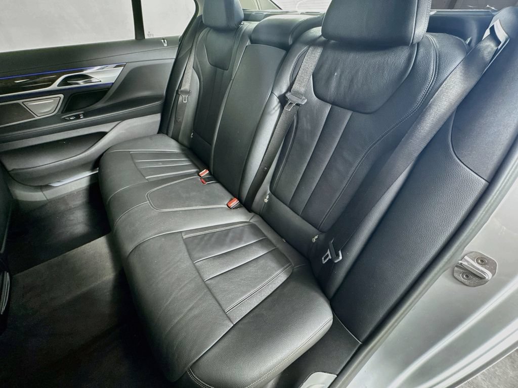 Used 2018 BMW 750i xDrive AWD/4WD image 27