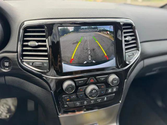 Certified 2022 Jeep Grand Cherokee Laredo X AWD/4WD image 17