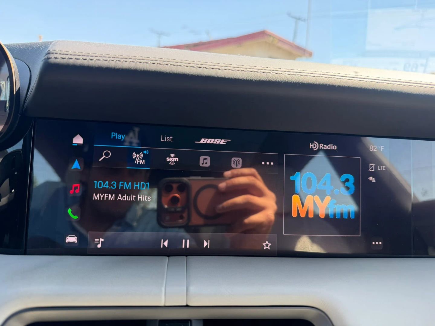 Used 2020 Porsche Taycan 4S image 22