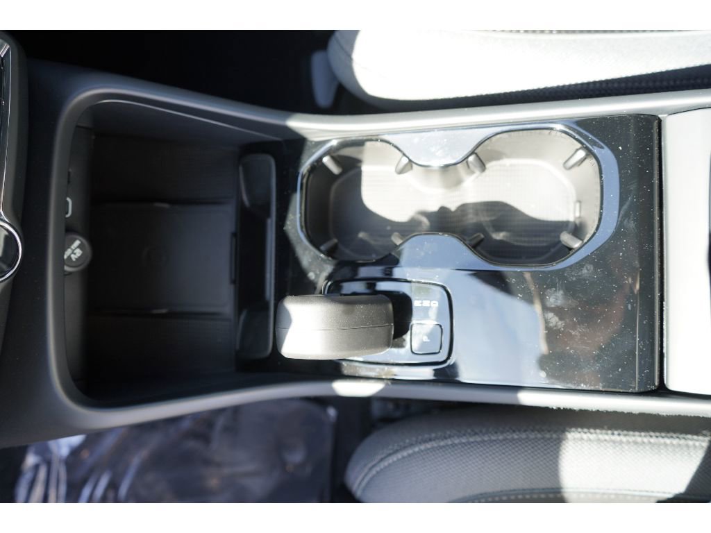 New 2025 Volvo EX40 Core w/ Climate Package image 16