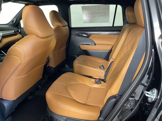 New 2026 Toyota Highlander Platinum AWD/4WD image 6