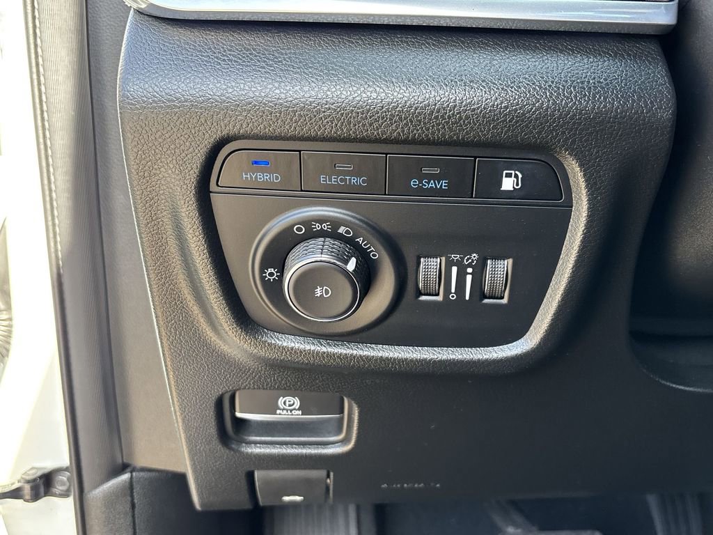 Used 2022 Jeep Grand Cherokee Summit w/ Advanced Protech Group IV image 18