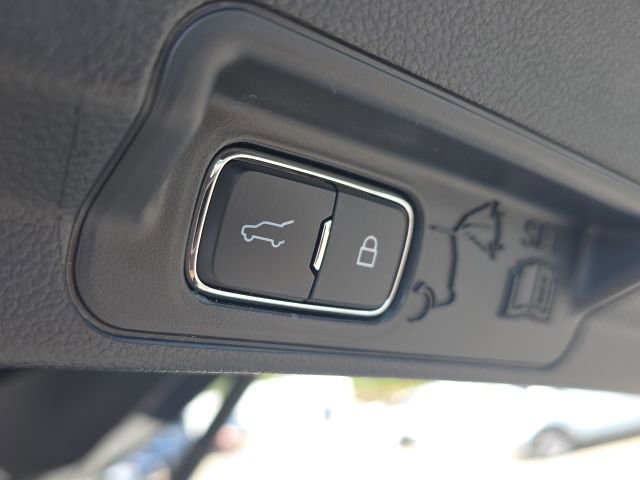 Used 2025 Ford Explorer Platinum w/ Ultimate Package image 13