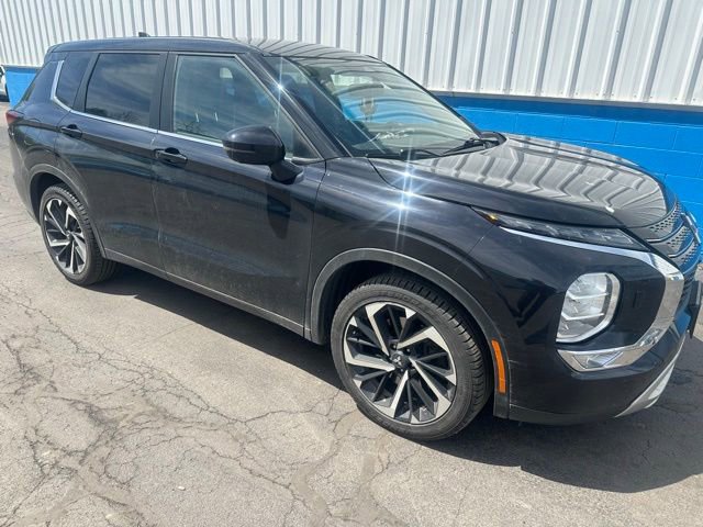 Used 2022 Mitsubishi Outlander SE AWD/4WD image 2