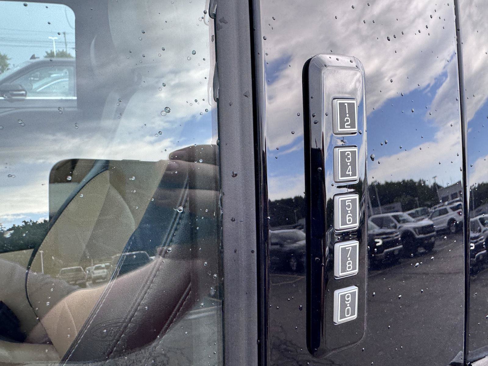 Used 2023 Ford F250 Lariat w/ Sport Appearance Package AWD/4WD image 10