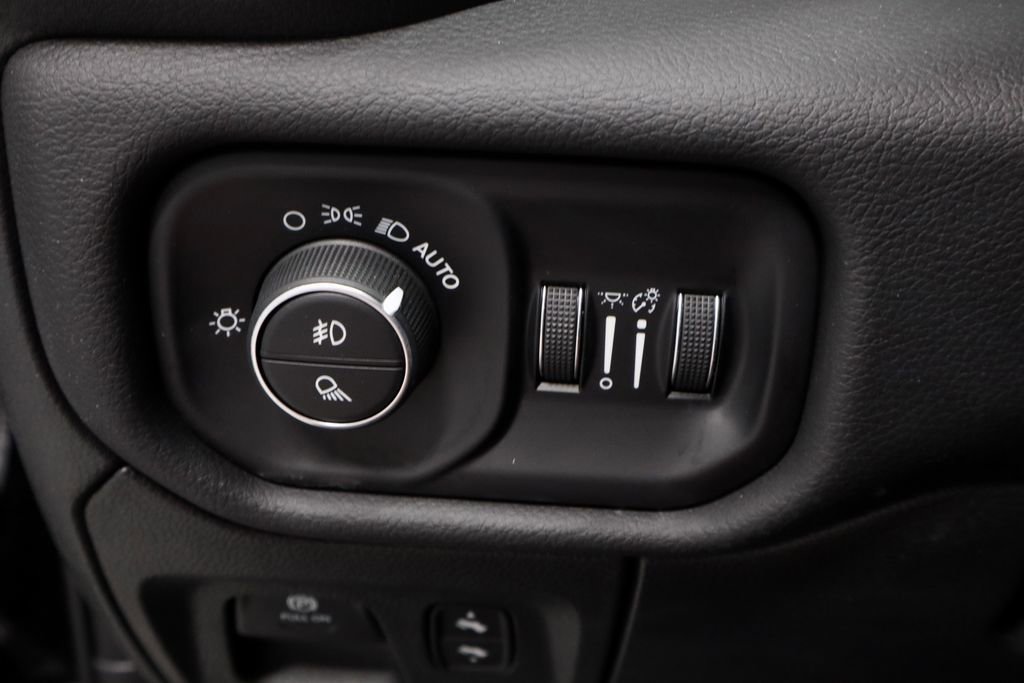 Used 2025 RAM 1500 Laramie w/ Sport Appearance Package AWD/4WD image 28