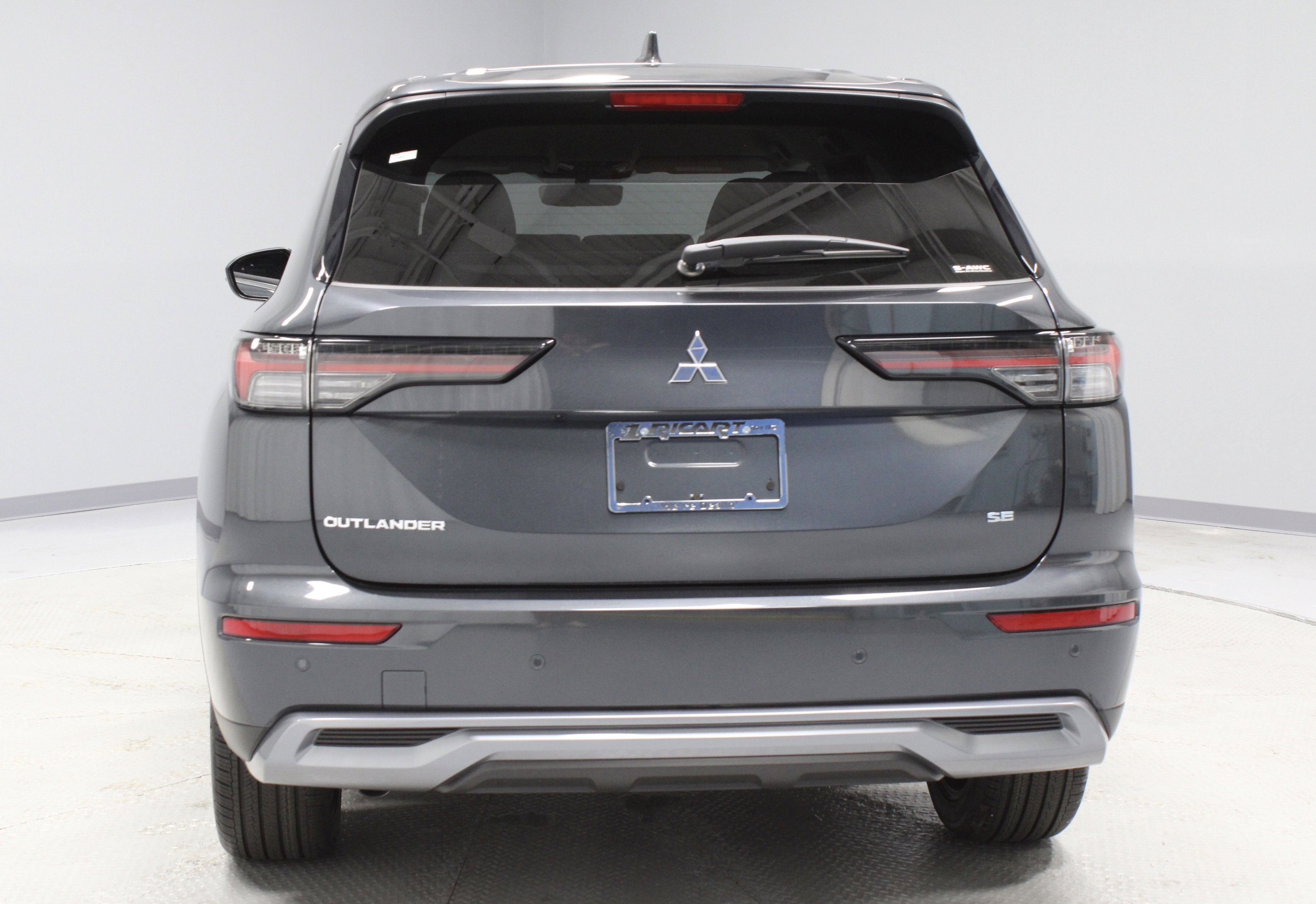 New 2025 Mitsubishi Outlander SE image 7