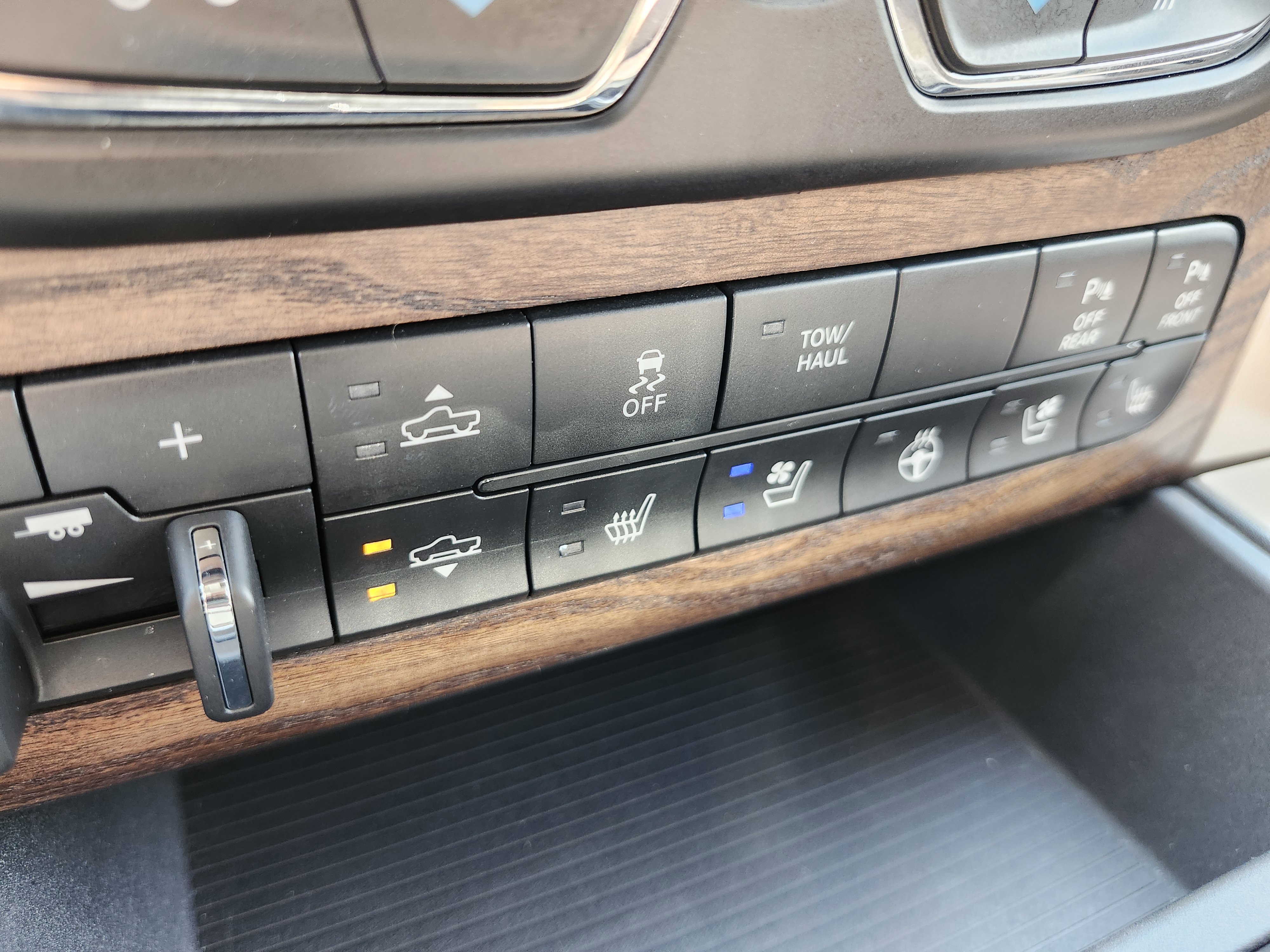 Used 2016 RAM 1500 Laramie Longhorn w/ Convenience Group AWD/4WD image 10