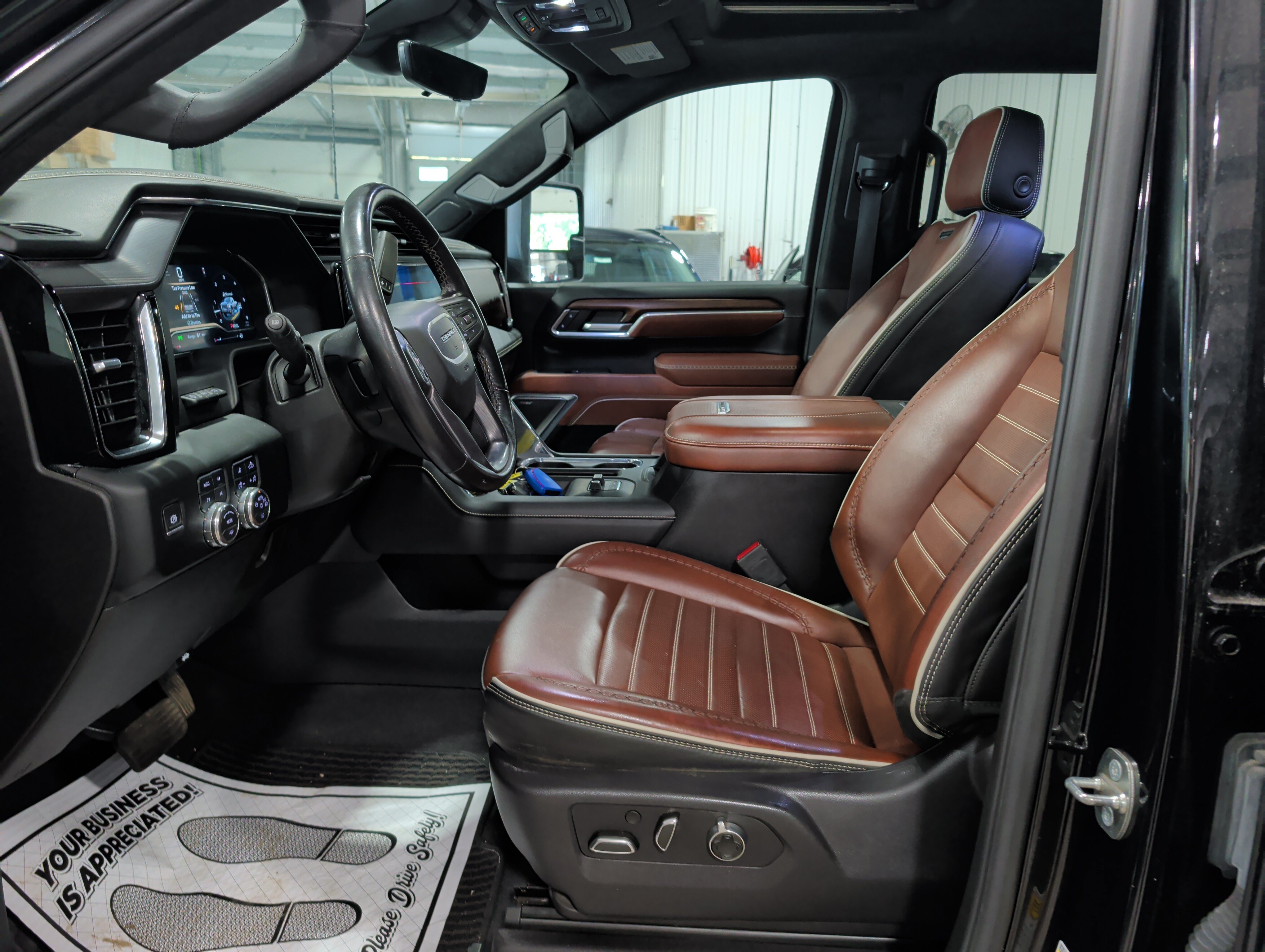Used 2024 GMC Sierra 3500 Denali Ultimate AWD/4WD image 9