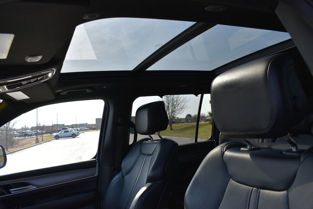 Used 2025 Jeep Wagoneer 4WD w/ Convenience Group I image 13