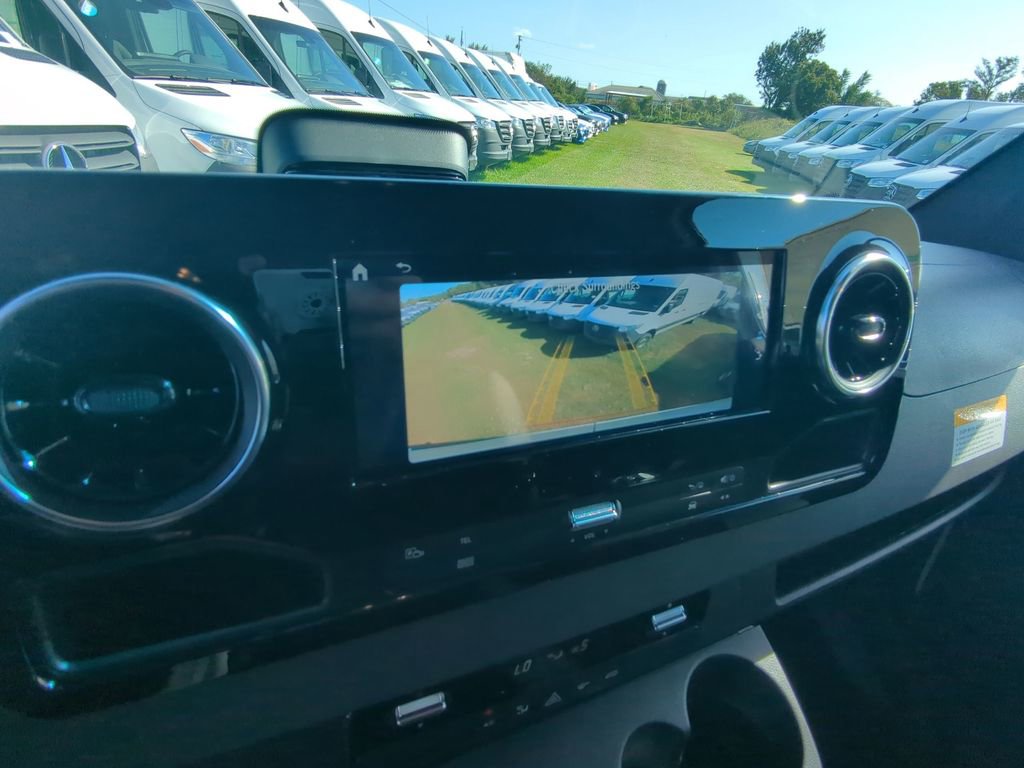 Used 2025 Mercedes-Benz Sprinter 2500 image 6