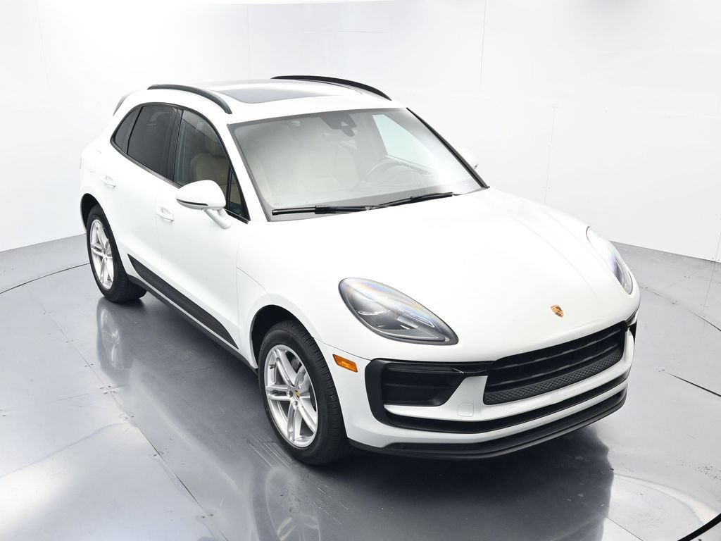 Certified 2022 Porsche Macan AWD/4WD image 42