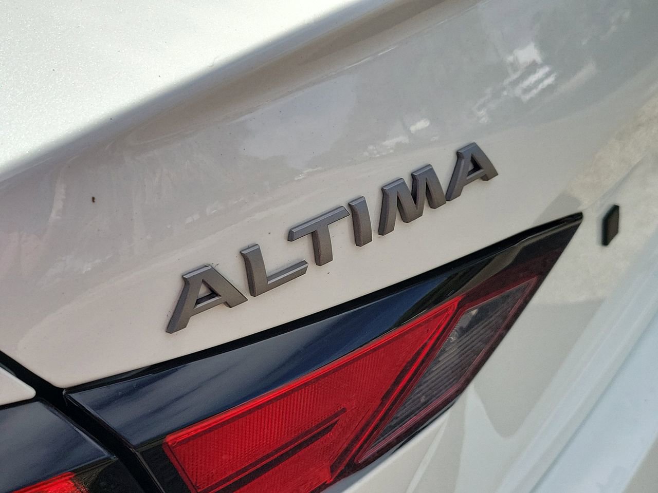 Used 2025 Nissan Altima 2.5 SV FWD image 6