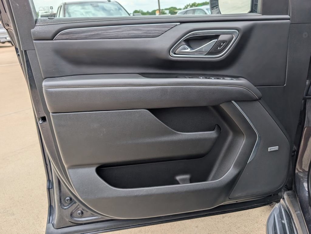 Used 2023 GMC Yukon XL SLT AWD/4WD image 16