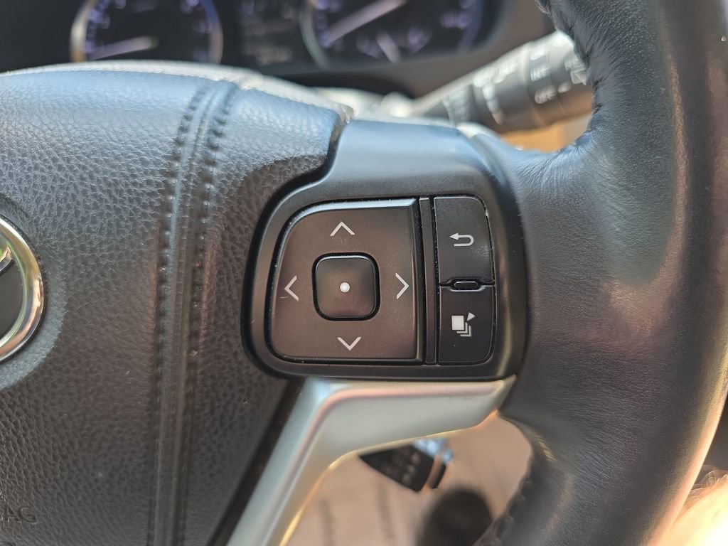 Used 2015 Toyota Highlander XLE AWD/4WD image 25
