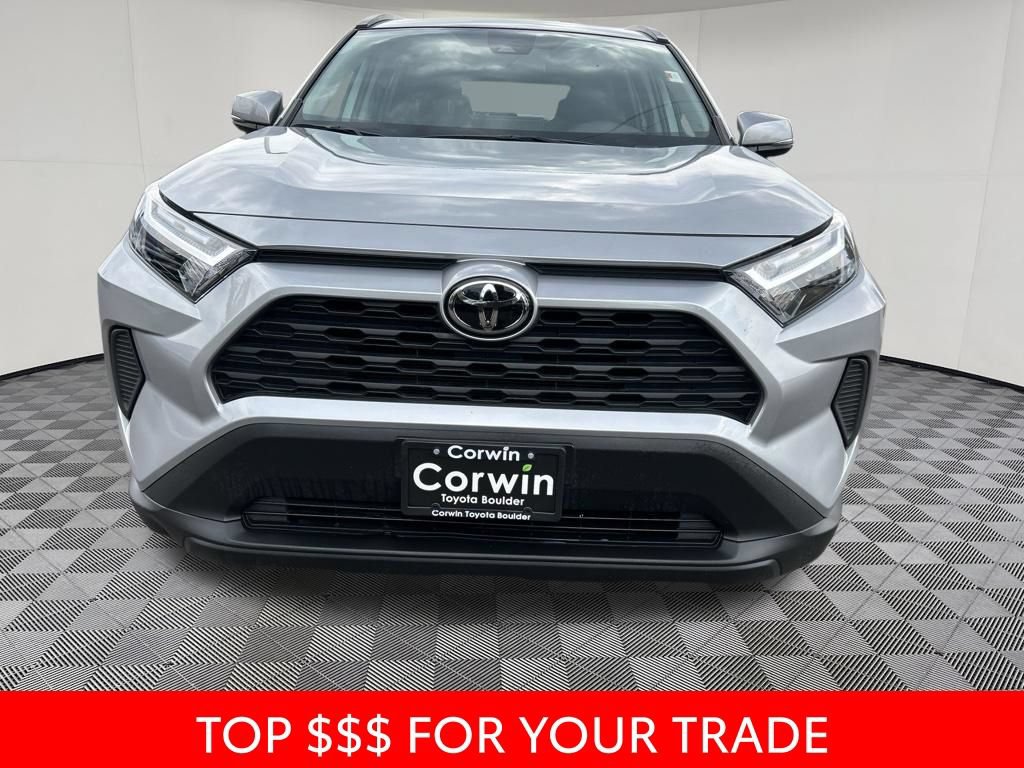 Used 2025 Toyota RAV4 XLE AWD/4WD image 2