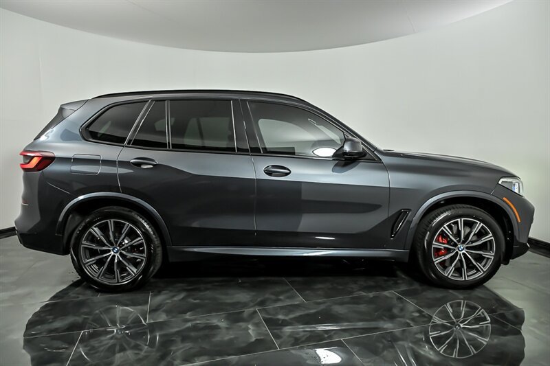 Used 2022 BMW X5 M50i w/ Executive Package AWD/4WD image 10