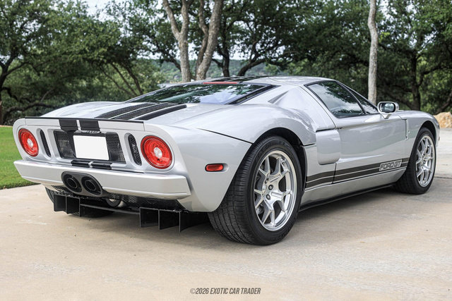 Used 2005 Ford GT RWD image 8