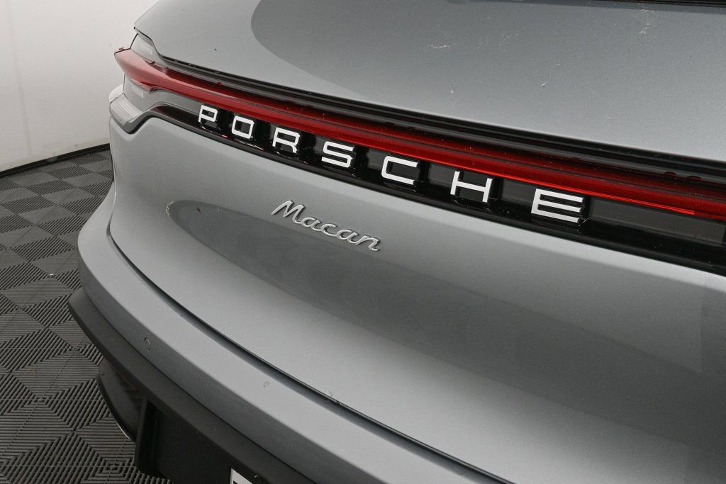 Certified 2025 Porsche Macan image 36