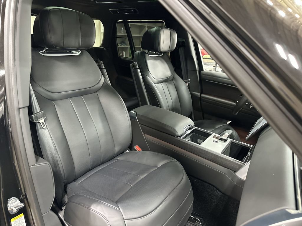 Used 2025 Land Rover Range Rover Autobiography image 28