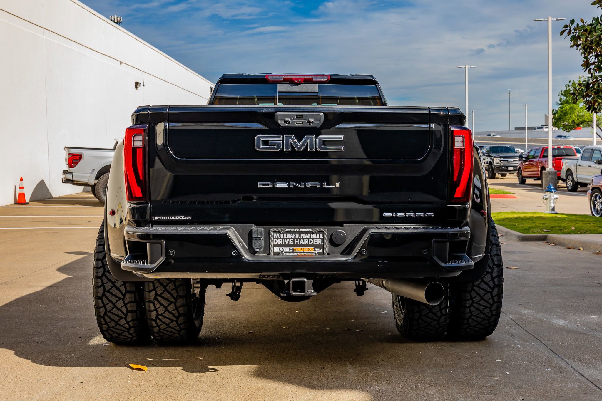 Used 2024 GMC Sierra 3500 Denali Ultimate AWD/4WD image 8
