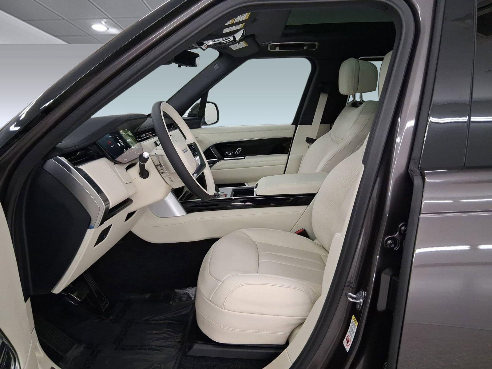 New 2026 Land Rover Range Rover SE image 5