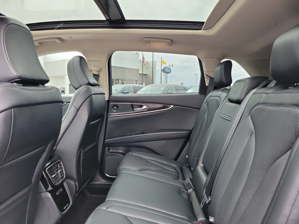 Used 2023 Lincoln Nautilus Reserve w/ Monochromatic Package AWD/4WD image 14