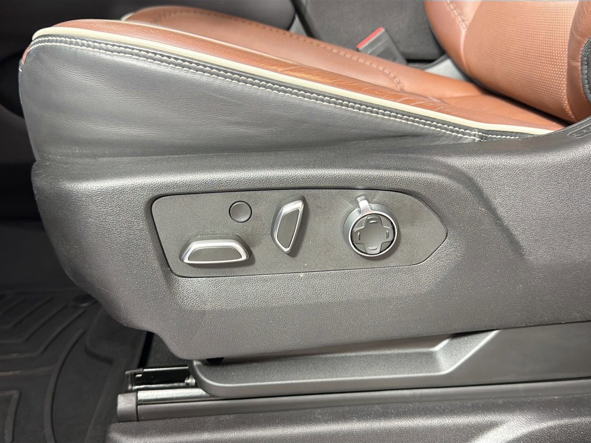 Used 2023 GMC Yukon XL Denali Ultimate image 19