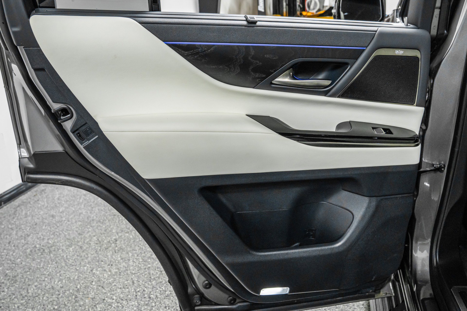 Used 2024 Lexus LX 600 4WD w/ Appearance Package image 39