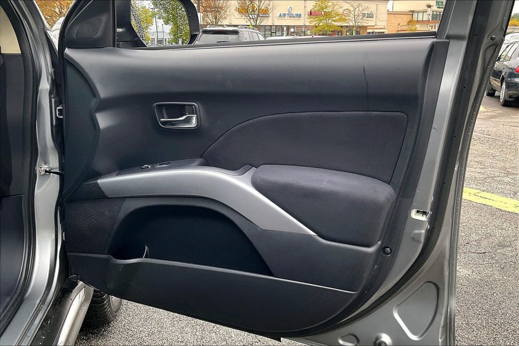 Used 2013 Mitsubishi Outlander SE AWD/4WD image 27