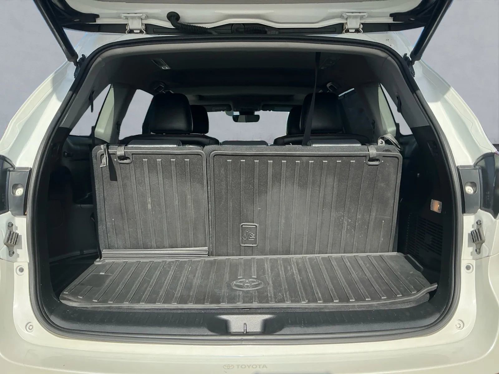 Used 2019 Toyota Highlander SE image 21