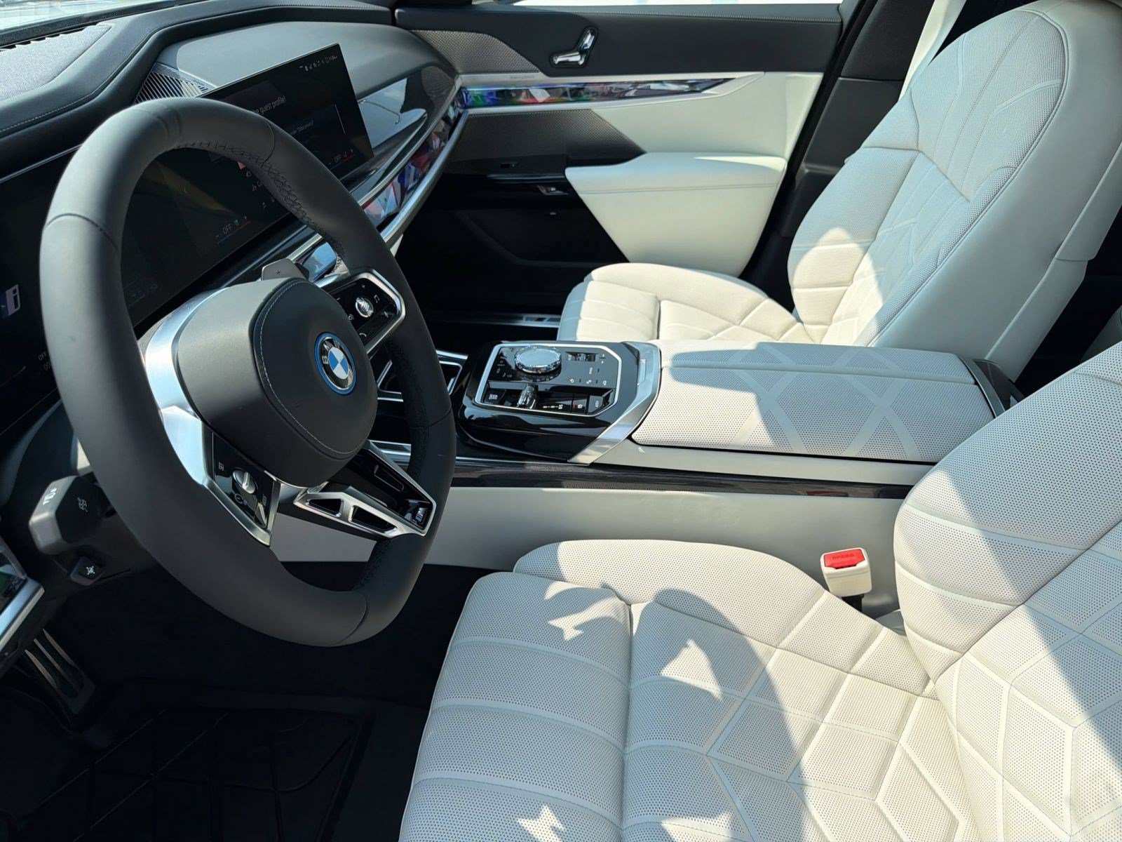 New 2026 BMW 750e xDrive AWD/4WD image 4