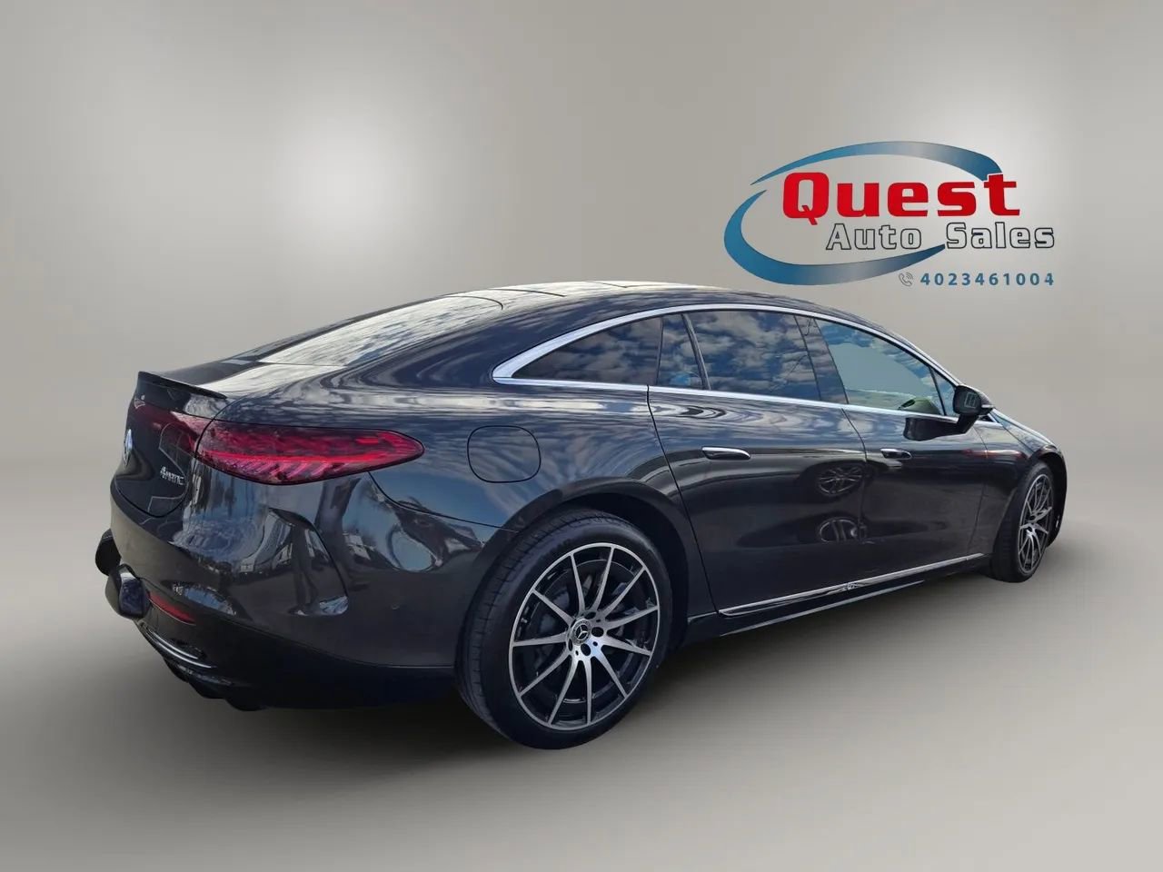 Used 2023 Mercedes-Benz EQS 580 4MATIC Sedan w/ Exclusive Trim Package image 2