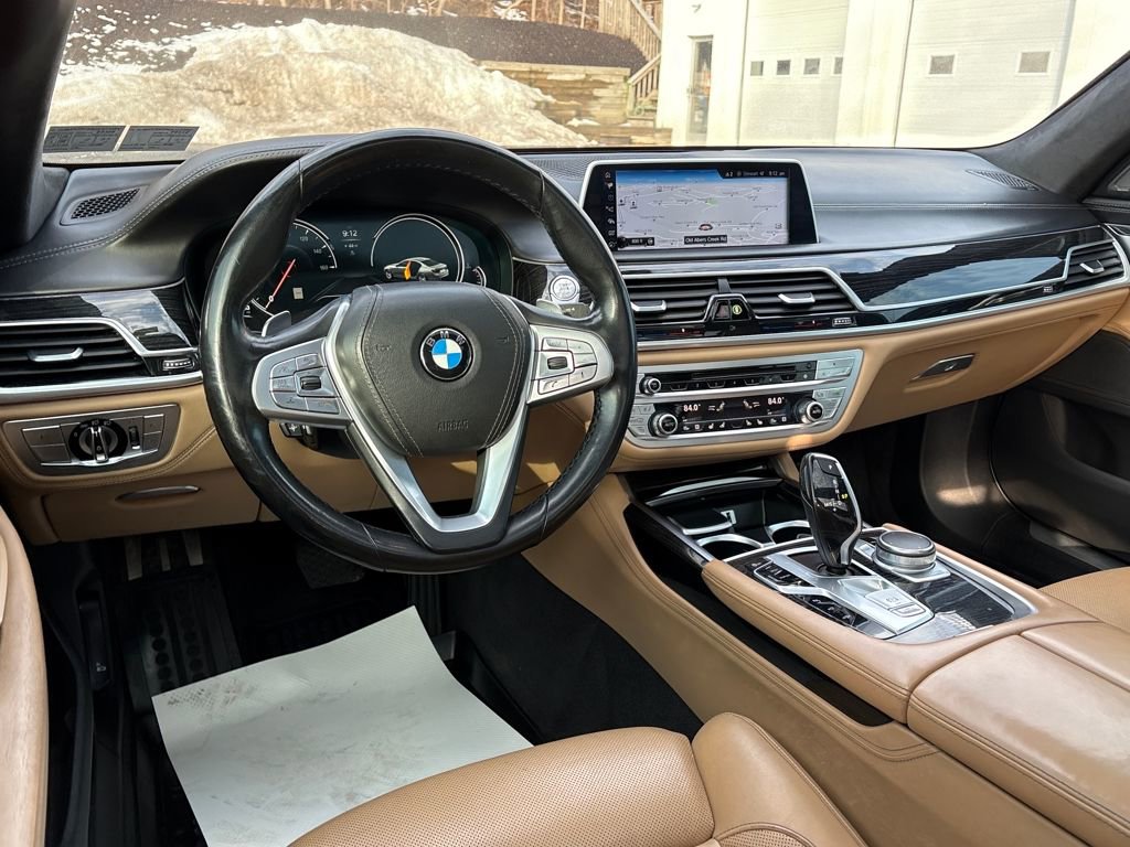 Used 2016 BMW 750i xDrive image 11