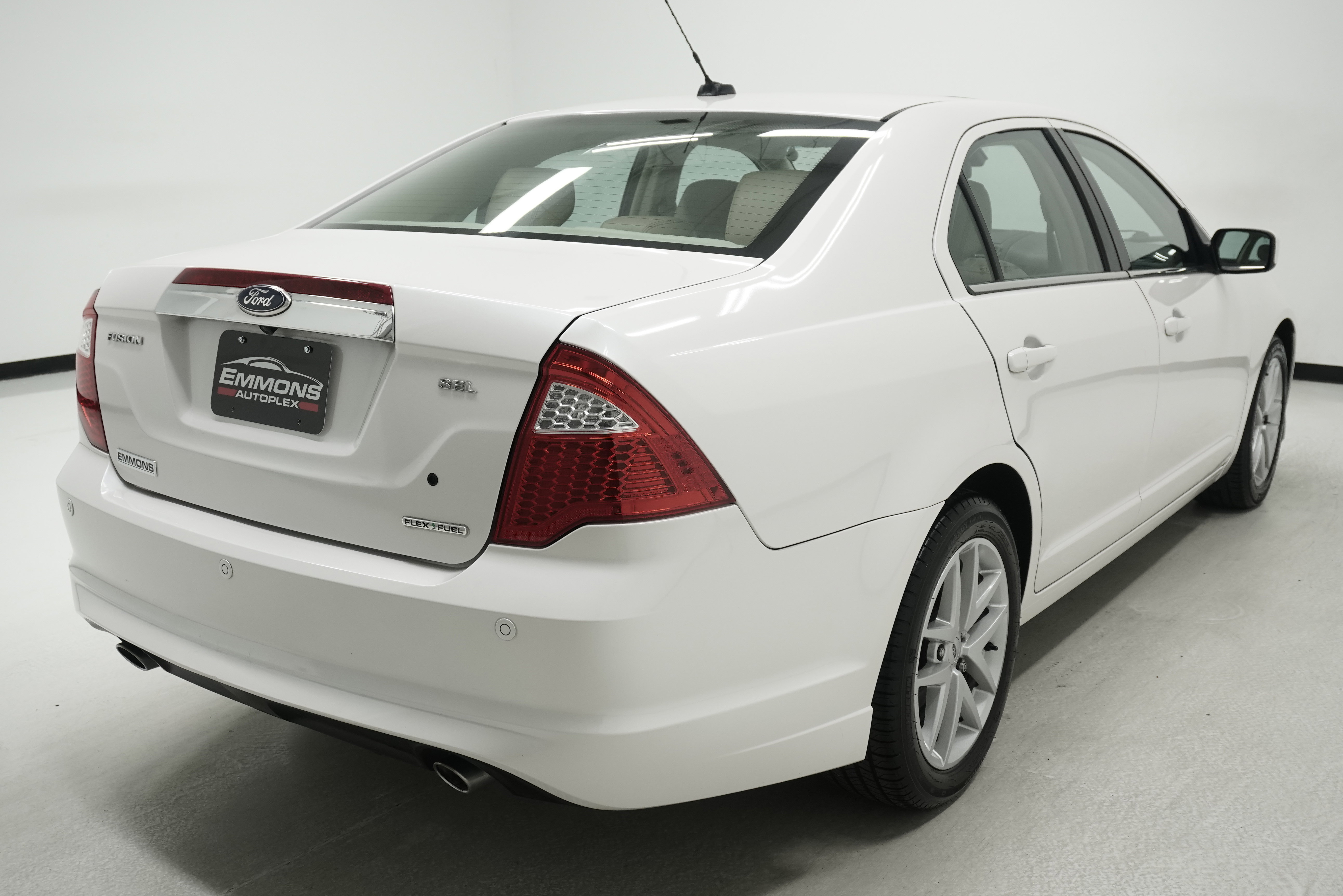 Used 2012 Ford Fusion SEL FWD image 3