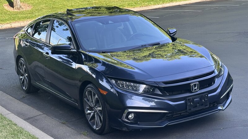 Used 2019 Honda Civic Touring image 4