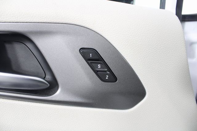 Used 2024 Chrysler Pacifica Select image 14