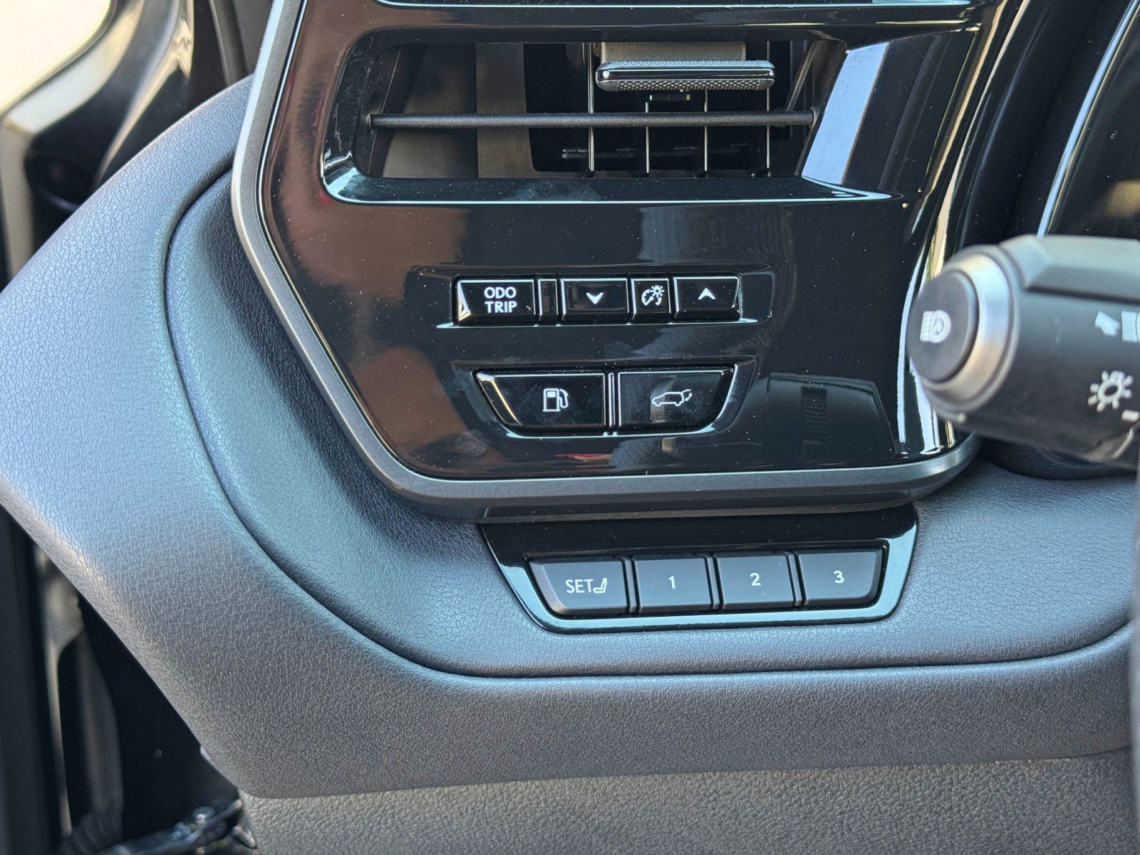 Used 2025 Lexus TX 500h AWD w/ Technology Package image 17