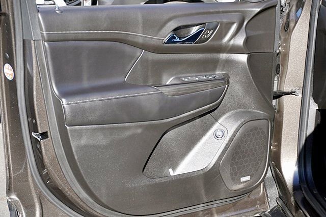 Used 2020 GMC Acadia SLT image 24