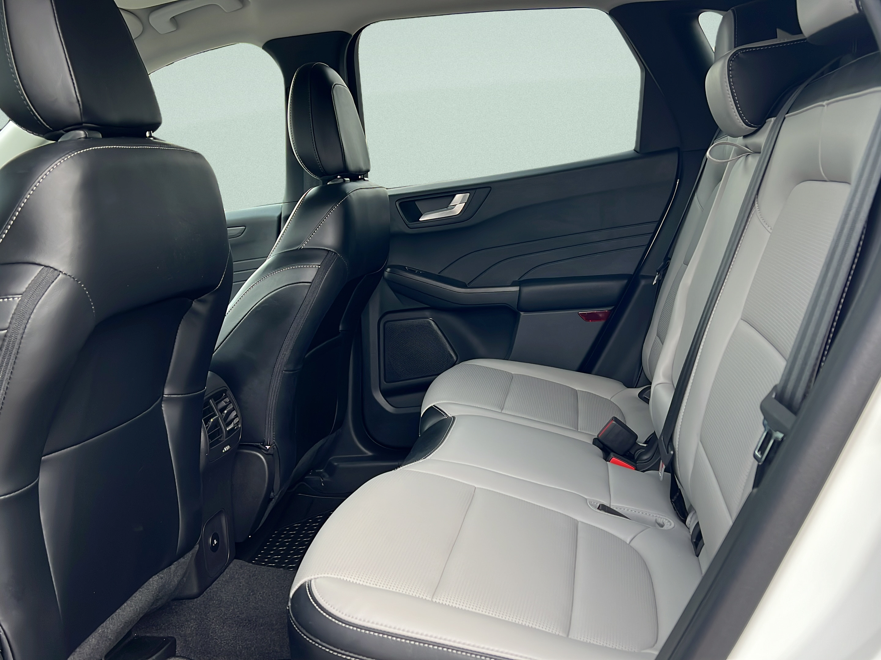 Used 2023 Ford Escape Platinum FWD image 11